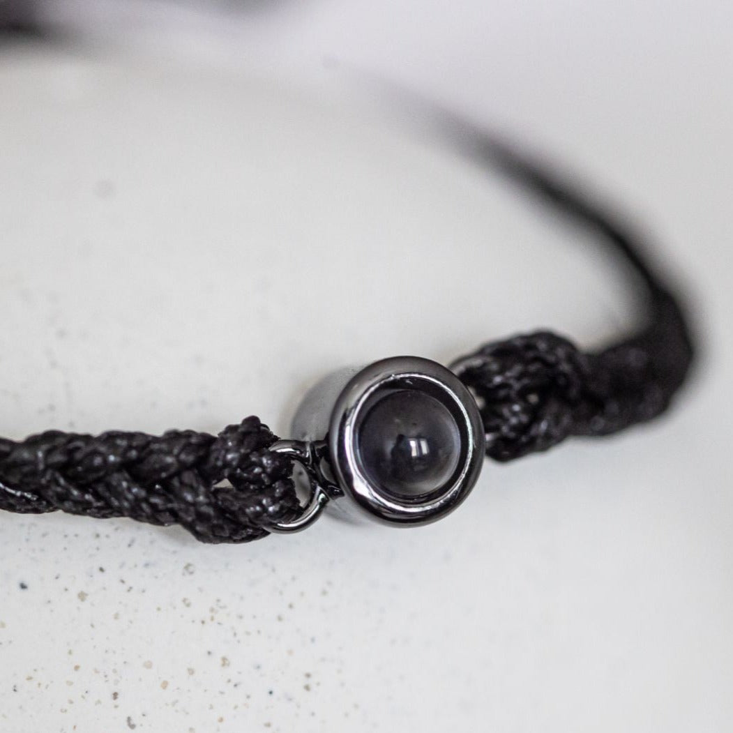 Minimalistic String Projection Bracelet Bijoun