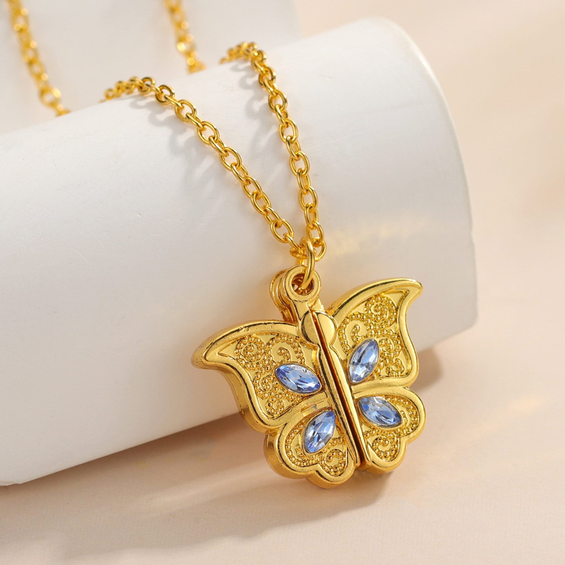 Butterfly locket necklace Bijoun